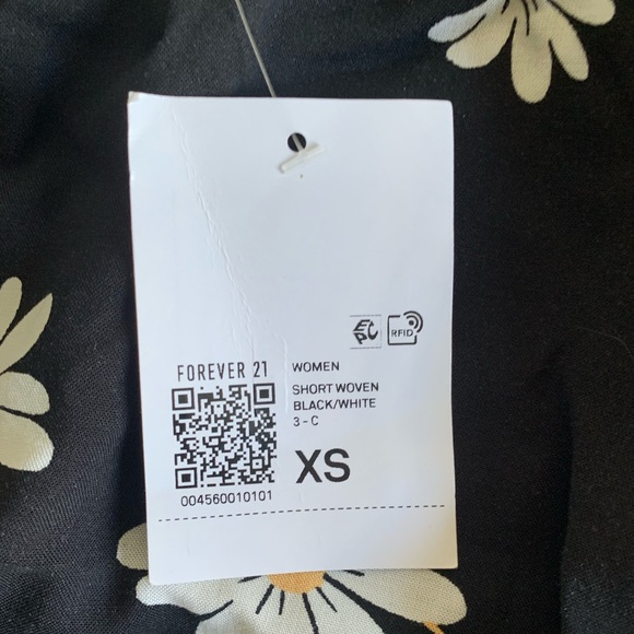 FOREVER 21 Black Daisy Floral Print High Rise Culotte Shorts NEW NWT Sz XS - Picture 8 of 8